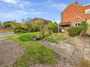 Frontage- click for photo gallery